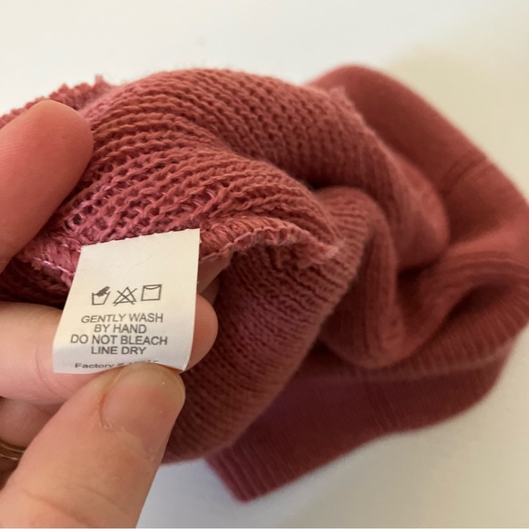 Adidas Women’s Originals Trefoil Pink Magic Earth Red Beanie Hat - Picture 4 of 6